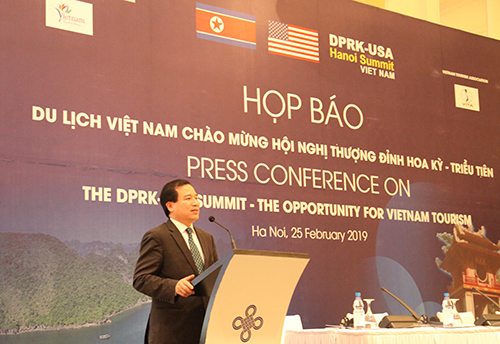 Phó Tổng cục trưởng Tổng cục Du lịch Hà Văn Siêu phát biểu tại họp báo